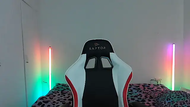 HoneyValentine online show from March 18, 7:41 pm