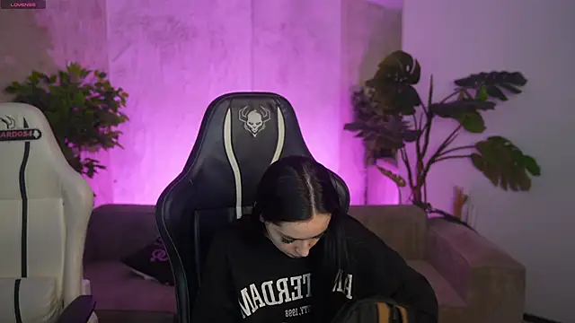 Mila Rose054 online show from April 17, 7:21 am