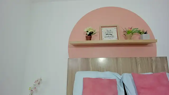 charlote smit  online show from February 5, 7:28 pm