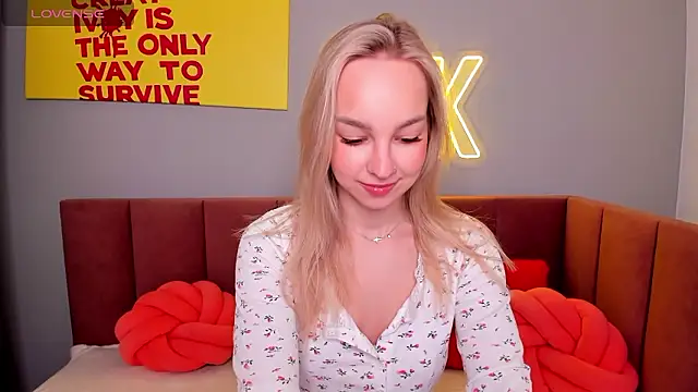 DaisyMellifluous online show from January 15, 1:33 am