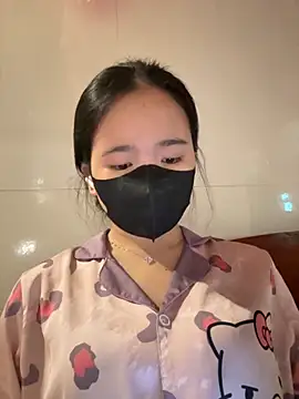 Gwen879 online show from April 14, 1:49 am