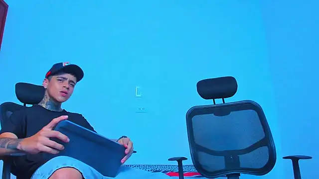 Thomas-Wil online show from March 24, 8:14 pm