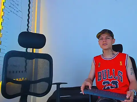 Thomas-Wil online show from February 3, 6:22 am