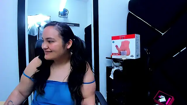 MiaRouss69 online show from May 15, 11:40 pm