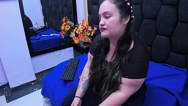 MiaRouss69 online show from January 14, 2:11 pm