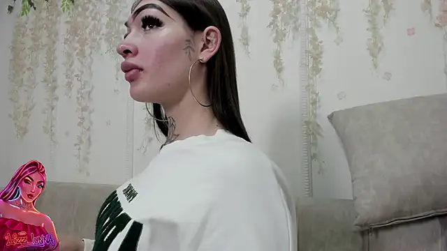 lizz lunna online show from March 31, 8:42 pm