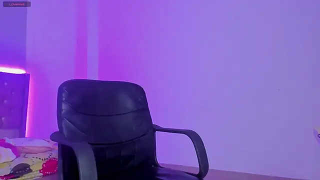 kitty violet11 online show from April 13, 12:56 am