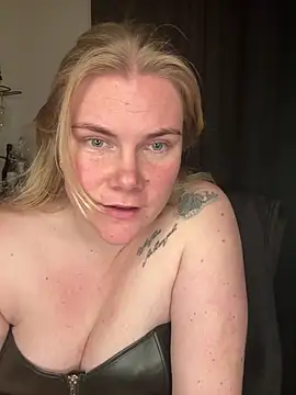 SexyBlondJoanna online show from February 10, 7:39 pm