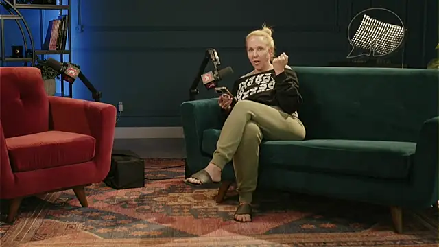 hollyrandall online show from April 16, 6:51 pm