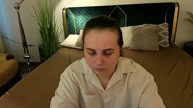 MikaFoxy online show from April 6, 5:30 am