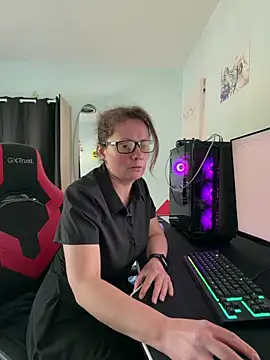 Faucettes online show from April 7, 1:02 pm