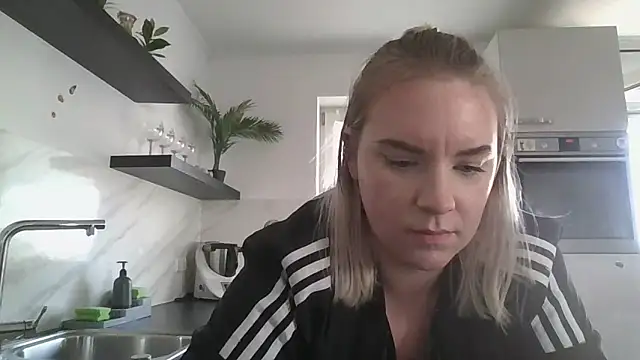 MinchenBienchen98 online show from February 26, 3:00 pm