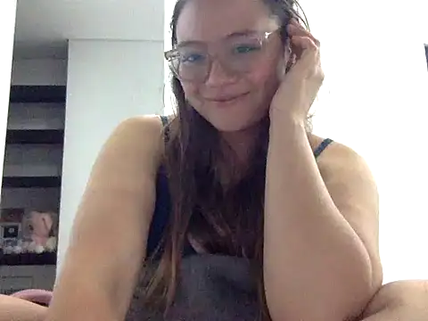 LOLA R  online show from February 3, 2:53 am