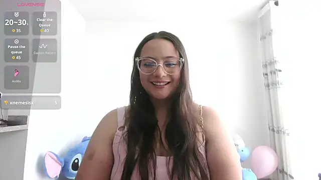 LOLA R  online show from May 11, 6:38 pm