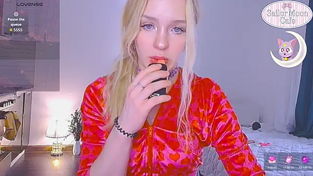 sailormoon666  online show from April 7, 5:09 am