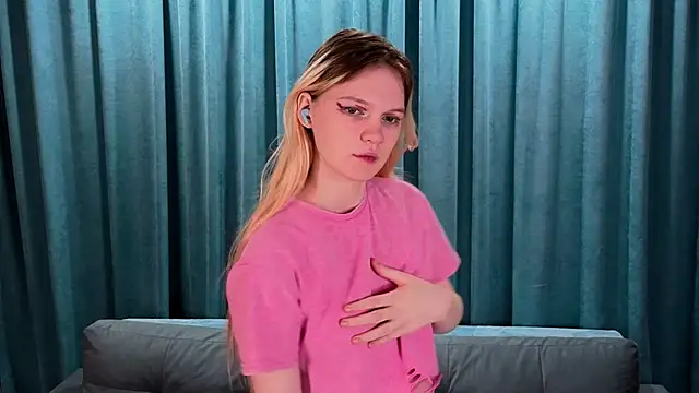 CarolColee online show from February 12, 9:49 pm