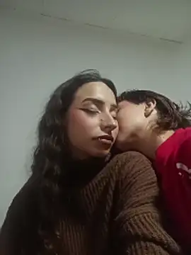 AlexxaAndRileyy online show from April 11, 3:12 am