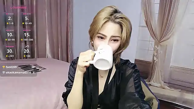 lucyyanyan online show from March 16, 10:30 am