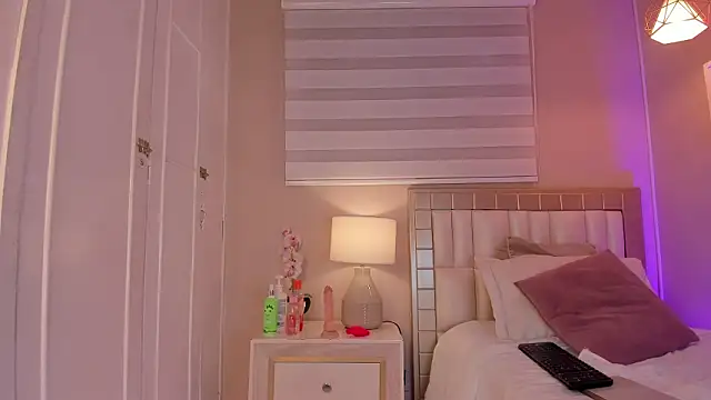 isabela  x online show from February 9, 11:56 am