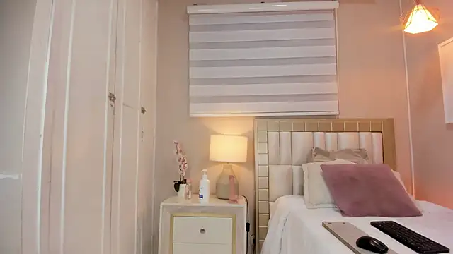 isabela  x online show from March 21, 11:37 am