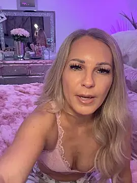 JulieSol online show from February 10, 8:39 am