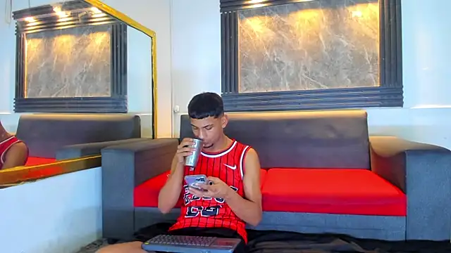 ALEX KEITH26 online show from March 26, 7:48 pm