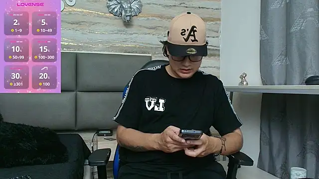 Danner Alaia online show from February 27, 8:19 pm