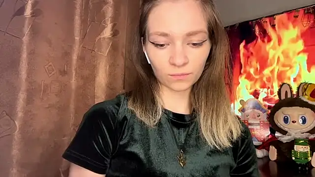 Ellyy ly online show from January 13, 9:30 pm