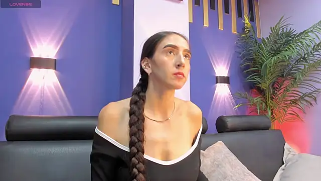 Itzel Geneva online show from March 25, 2:20 pm