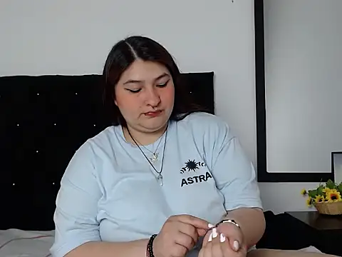 LauraHorny69 online show from February 23, 1:54 pm