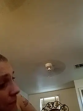 LadySn0w26 online show from February 4, 4:21 pm