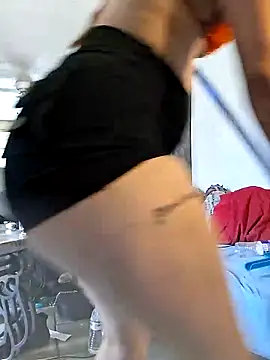 LadySn0w26 online show from April 15, 8:09 pm