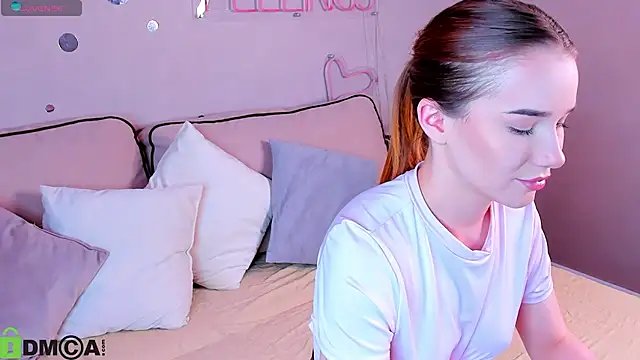 Nicole Vasquez online show from February 4, 9:56 am