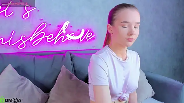 Nicole Vasquez online show from March 4, 9:38 am