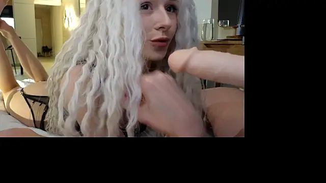 FOXeyestrip online show from January 17, 2:02 pm