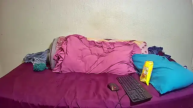 B Slut online show from February 4, 1:25 pm