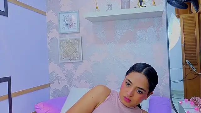 Emma Thompssonn online show from February 16, 12:16 pm