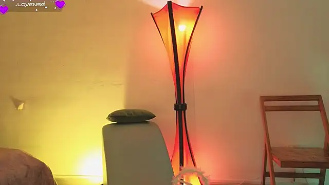 fransheskarossi online show from April 5, 12:15 pm