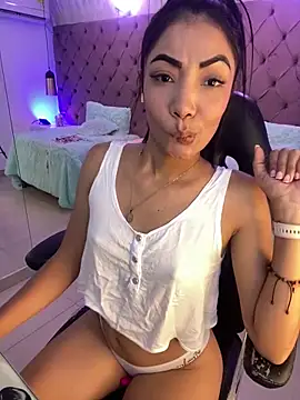 Auri   online show from March 22, 7:42 pm