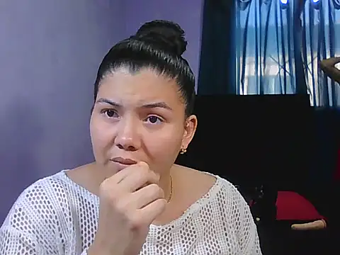 Helena-Paola online show from April 7, 8:55 pm