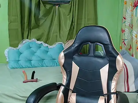 urslutscarlet online show from March 22, 4:24 pm