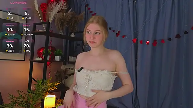 LanaRoxxy online show from March 8, 11:25 am