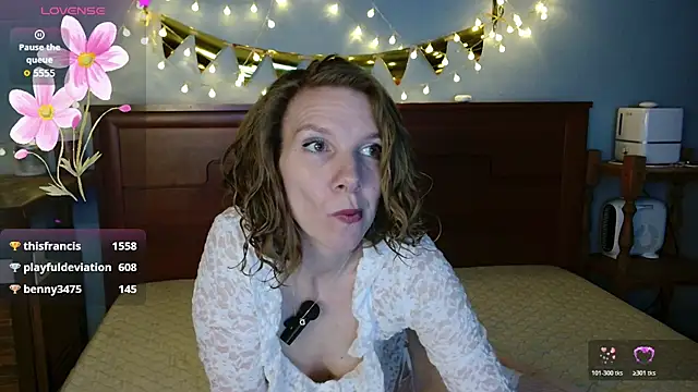 Daisy Lovely online show from April 17, 4:14 am