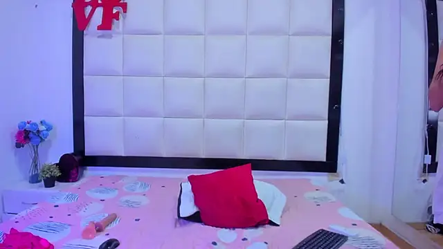 Catalinna 03 online show from April 18, 7:51 pm