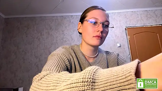 Jolievic online show from April 12, 5:27 pm