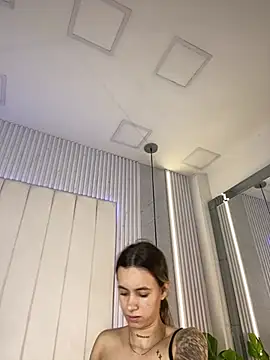 JuliaColemann online show from April 17, 12:07 pm