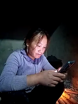 cutebobi online show from April 1, 11:00 am