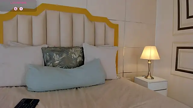 Crystal Rose   online show from March 14, 12:17 pm