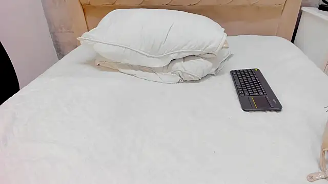 SidneyBrownn  online show from February 23, 11:59 pm