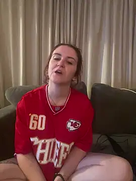 PoppySlut6999 online show from February 15, 9:25 pm